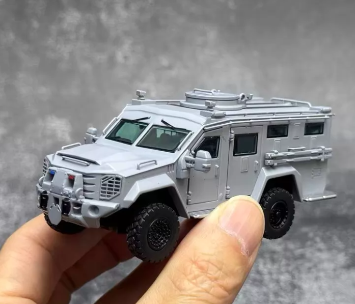 MVA 1/64 Lenco BearCat G3 Gray Full-Opening Set