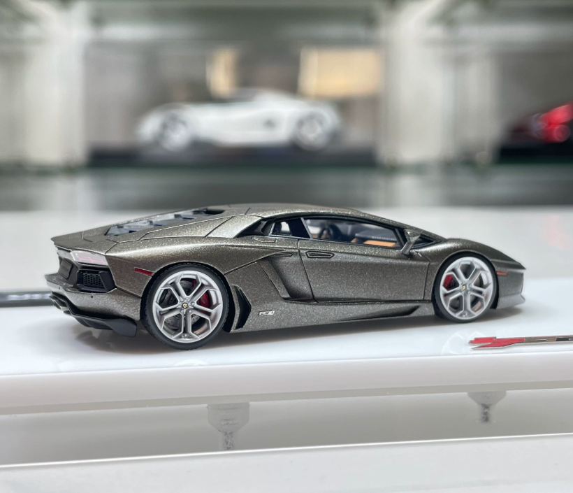 TARDIS 1/64 Lamborghini Aventador LP700-4 Flowing Sand Dark Gold Resin Model