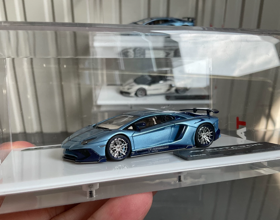 Tardis 1/64 Lamborghini Aventador LP750-4 SV Ice Blue Carbon
