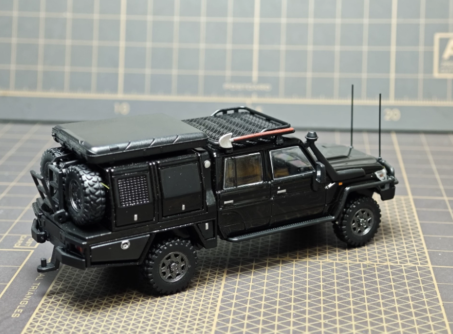 Autobots Models 1/64 Toyota Land Cruiser LC79 Pickup Black