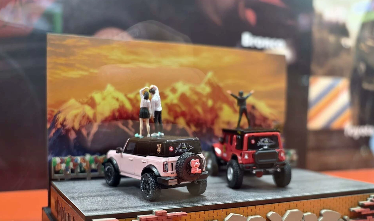 GCD 1:64 318 Route Diorama Set Bronco Wrangler Foshan Exclusive