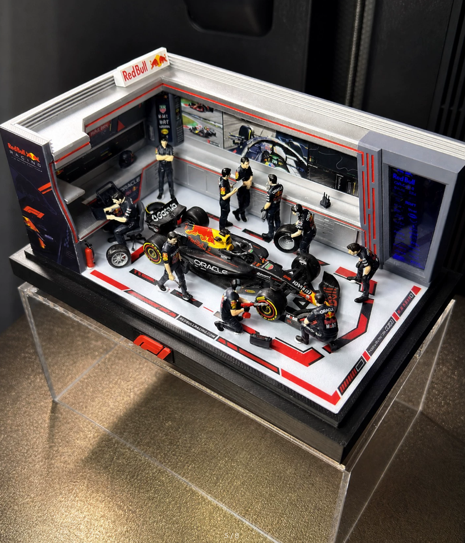 Red Bull F1 Racing Pit Garage Diorama 1/64 Scale