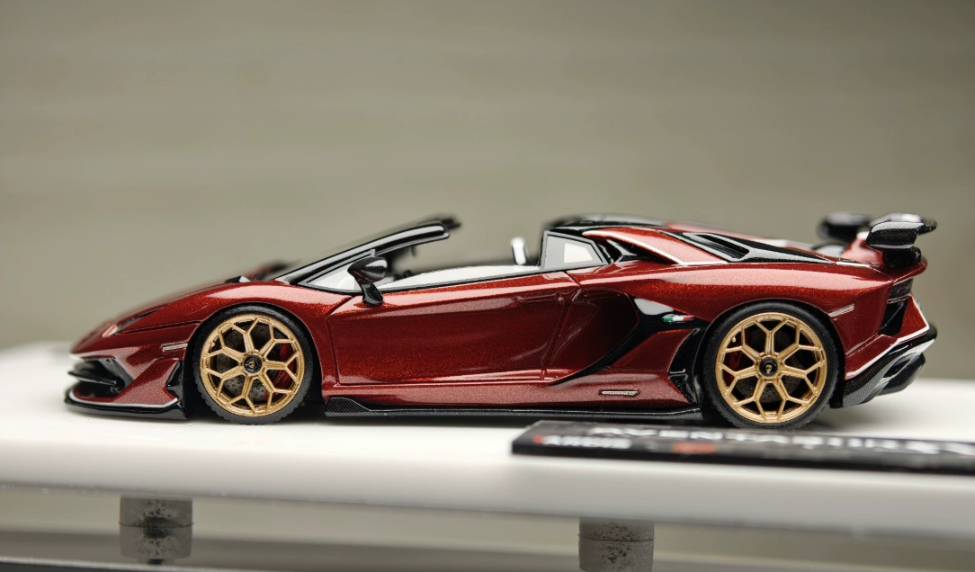 TARDIS XH 1/64 Lamborghini Aventador SVJ Roadster Vino Rosso/White Line Gold