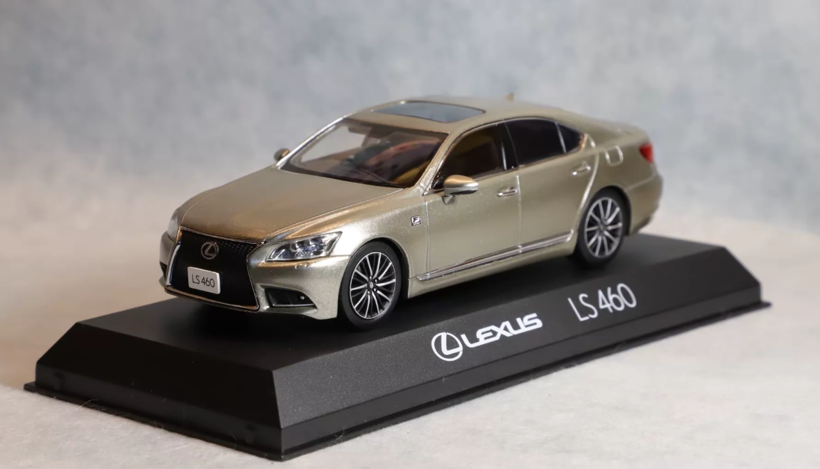 Kyosho 1/43 Lexus LS460 F Sport Champagne Gold Diecast Model