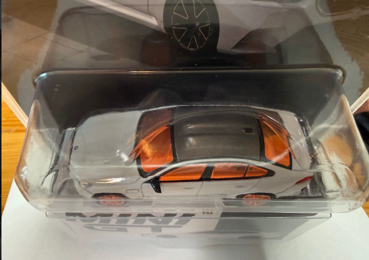 MINI GT 1092 BMW M5 Alpine White Blister Chase 1/64