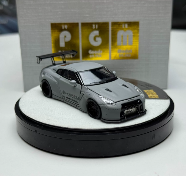 PGM 1/64 Nissan GT-R R35 Pandem Combat Grey Deluxe