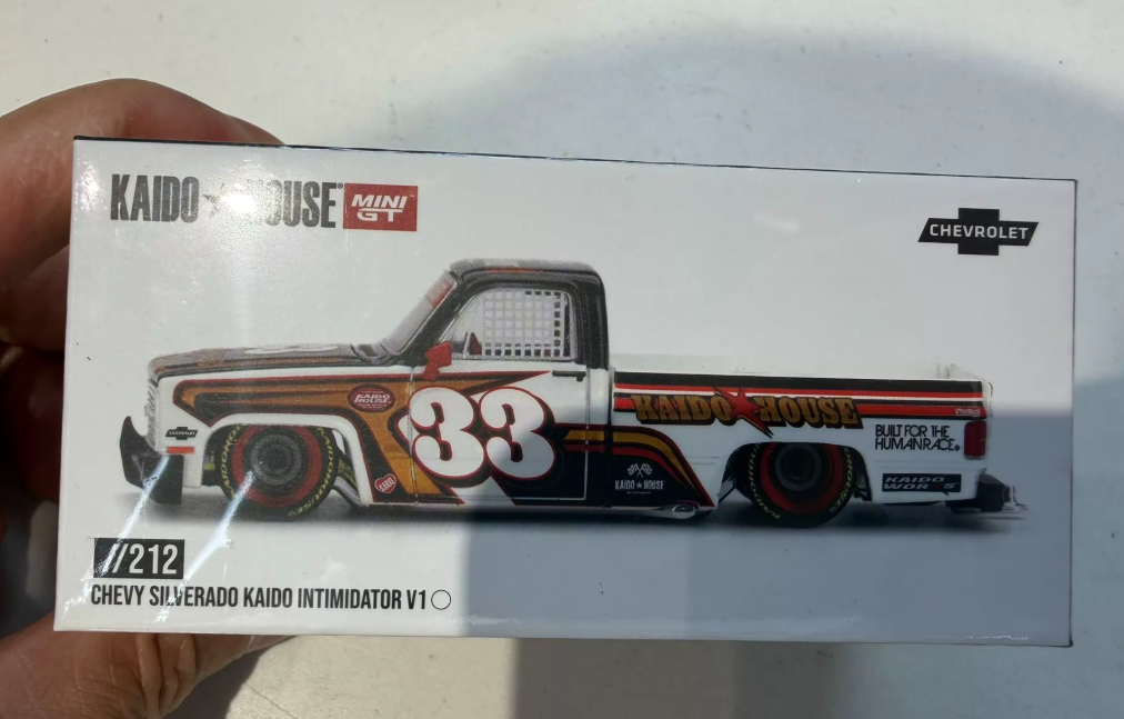 Kaido House Mini GT 1/64 Chevrolet Silverado Kaido Intimidator V1