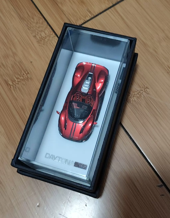 SUHE 1:64 Ferrari Daytona SP3 Candy Red Resin Model