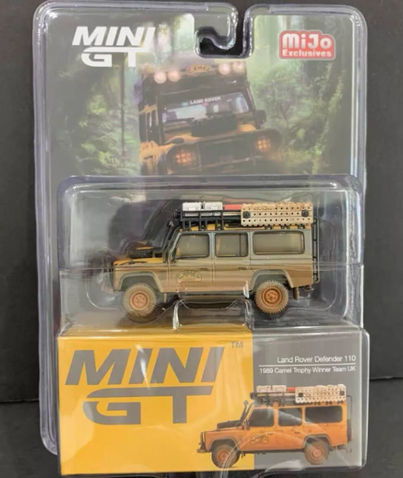MINI GT 221 Land Rover Defender 110 Camel Trophy Muddy Chase Blister 1/64