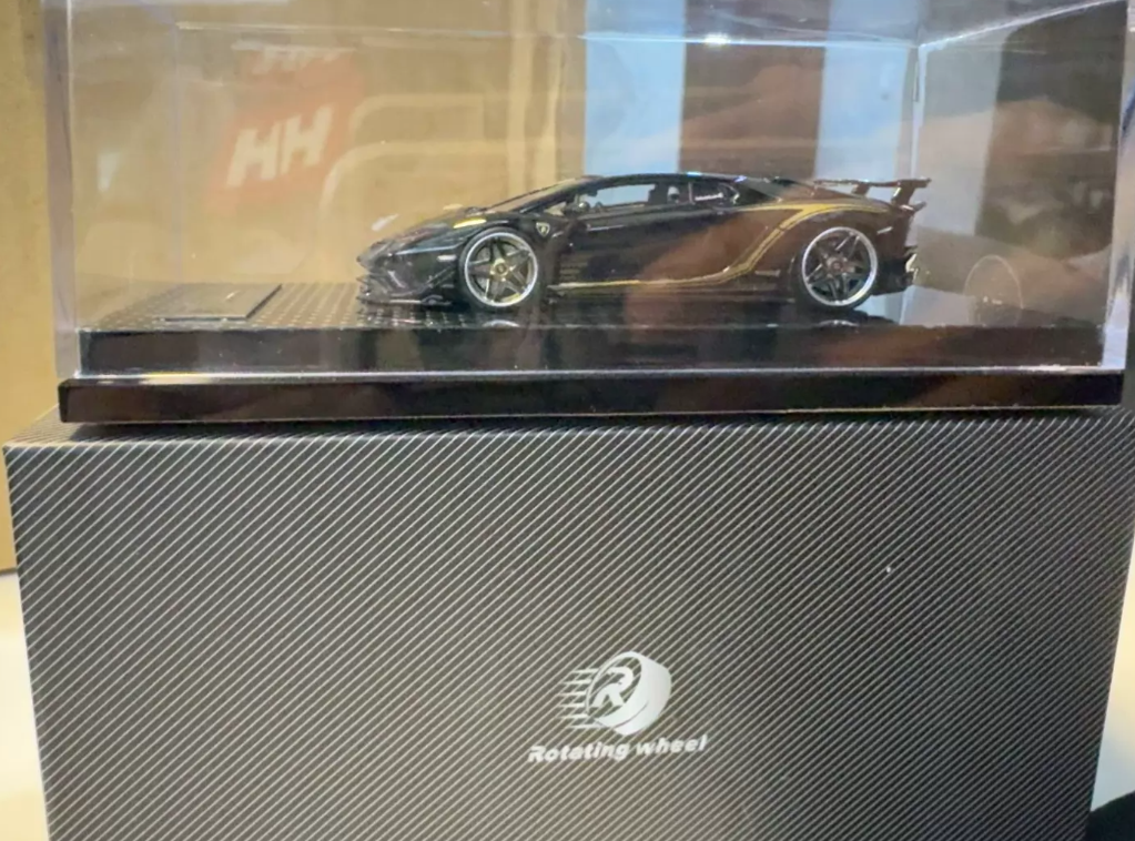 Rotating Wheel Lamborghini Aventador Resin Model Limited 99