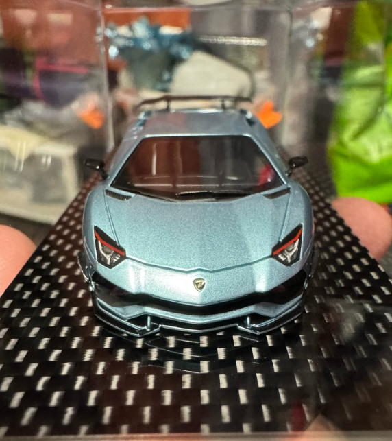 Rotating Wheel x Rowen Lamborghini Aventador S Ice Blue 1:64