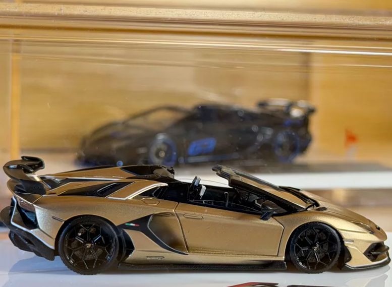 TARDIS 1/64 Lamborghini Aventador SVJ Roadster Bronzo Zenas LE149