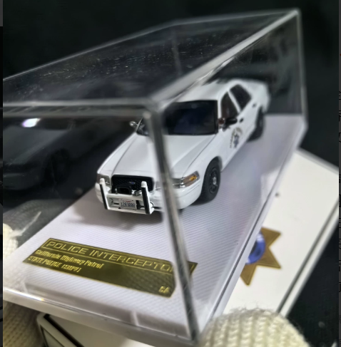 Rollin 1/64 CHP Ford Crown Victoria Polar Bear White Chase