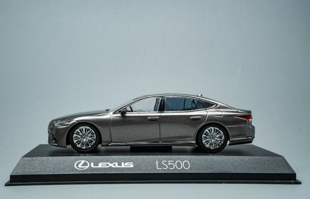 Kyosho 1/43 Lexus LS500 Metallic Grey w/ White Interior