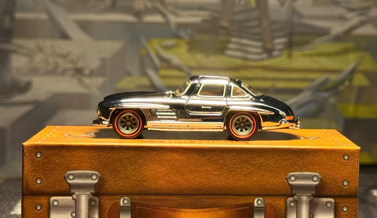 Hot Wheels RLC 55 Mercedes-Benz 300 SL Chrome Opening Gullwing 1/64 Model