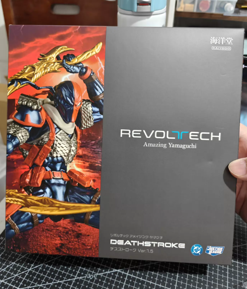 Kaiyodo Revoltech Amazing Yamaguchi DC Deathstroke Ver.1.5