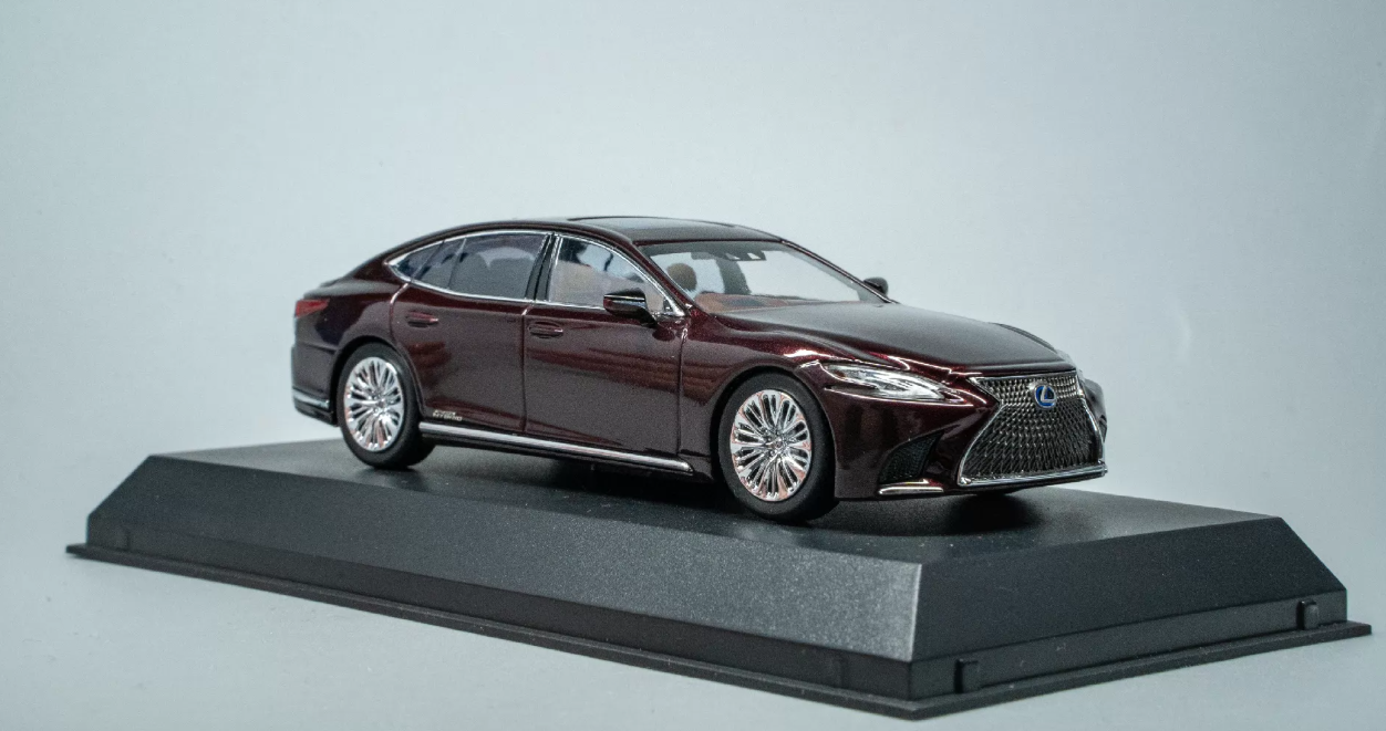 Kyosho 1/43 Lexus LS500h Sonic Agate Red Diecast Model