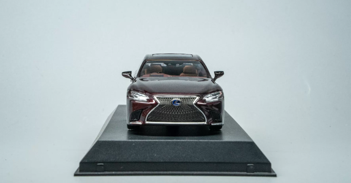Kyosho 1/43 Lexus LS500h Sonic Agate Red Diecast Model