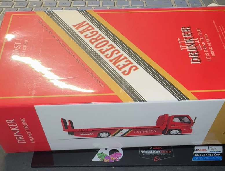 ModernArt Drinker 2.0 H300 Flatbed Tow Truck 1:64 Diecast Model