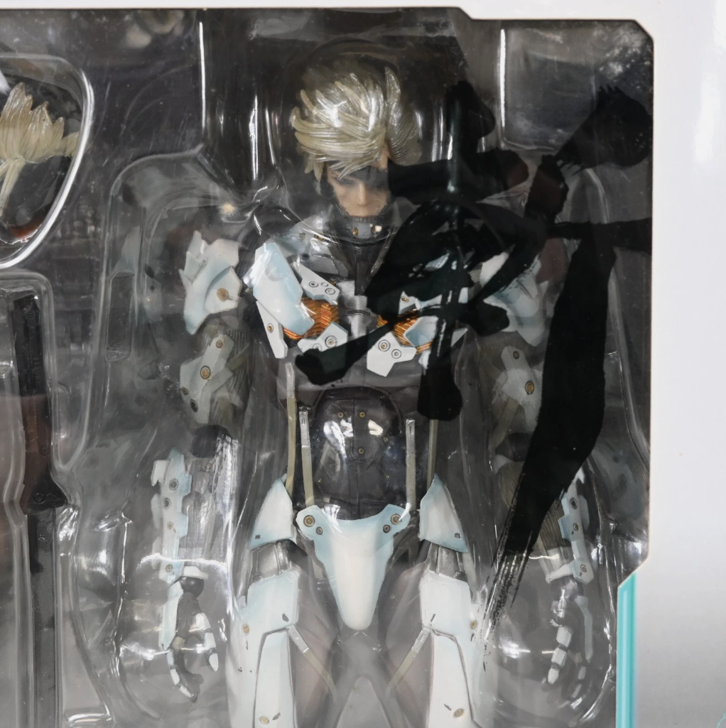 Play Arts Kai Metal Gear Rising Revengeance Raiden White Armor Figure
