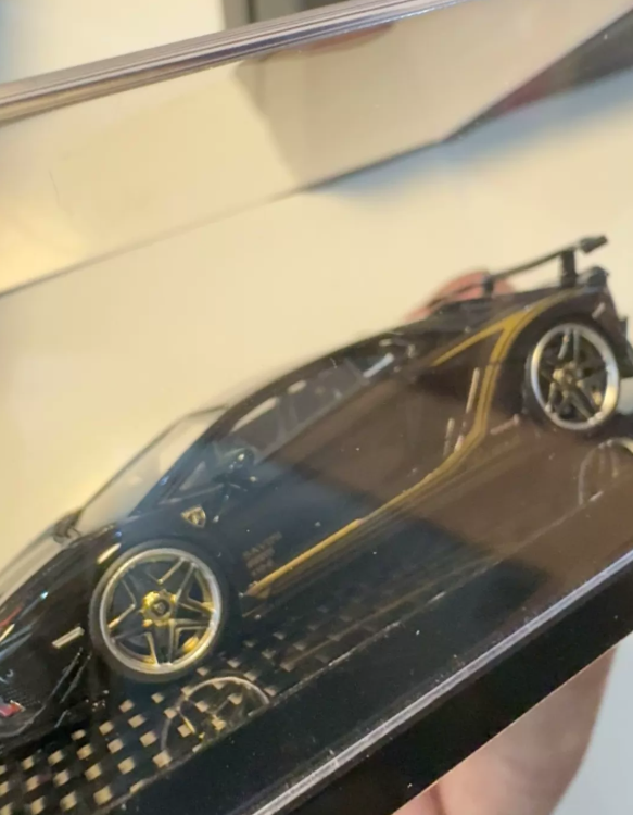 Rotating Wheel Lamborghini Aventador Resin Model Limited 99