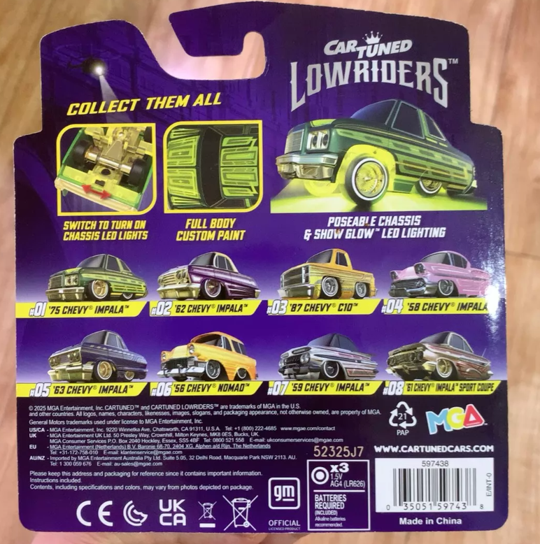 Cartuned Lowriders '75 Chevy Impala Poseable LED Diecast Car