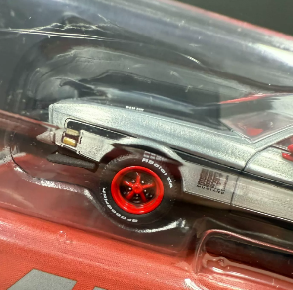 MINI GT 1:64 Ford Mustang Mach 1 1971 Secret Chase Silver Red