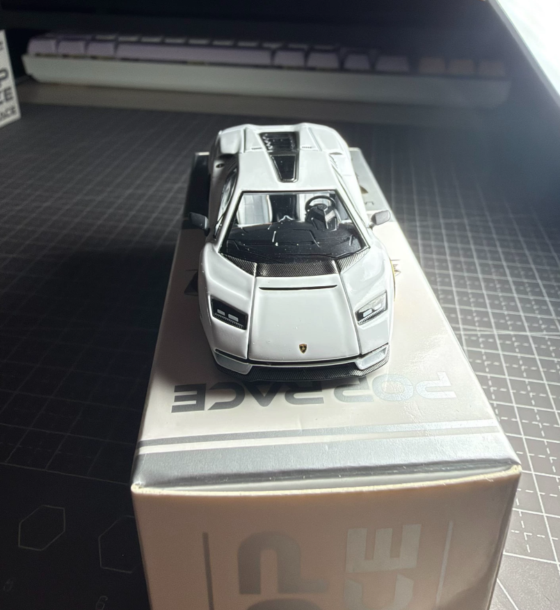 POP RACE 1/64 Lamborghini Countach LPI 800-4 White S27-01