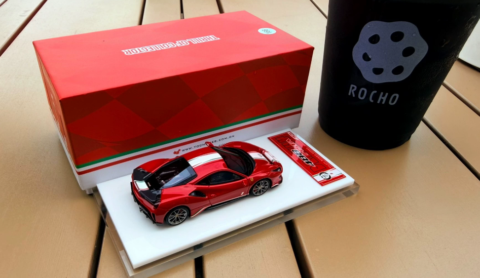 Drakhy x FuelMe TOC 1:64 Ferrari 488 Pista Piloti Rosso Corsa Resin Model