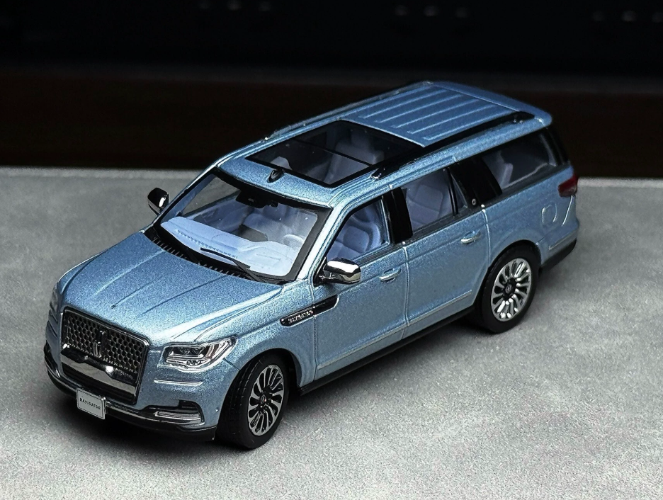 WTX 1/64 2022 Lincoln Navigator LWB Alloy Model A-Light Ice Blue