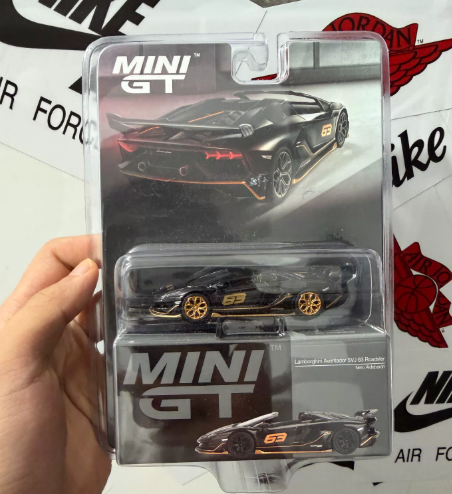 MINI GT 803 Lamborghini Aventador SVJ 63 Roadster Chase