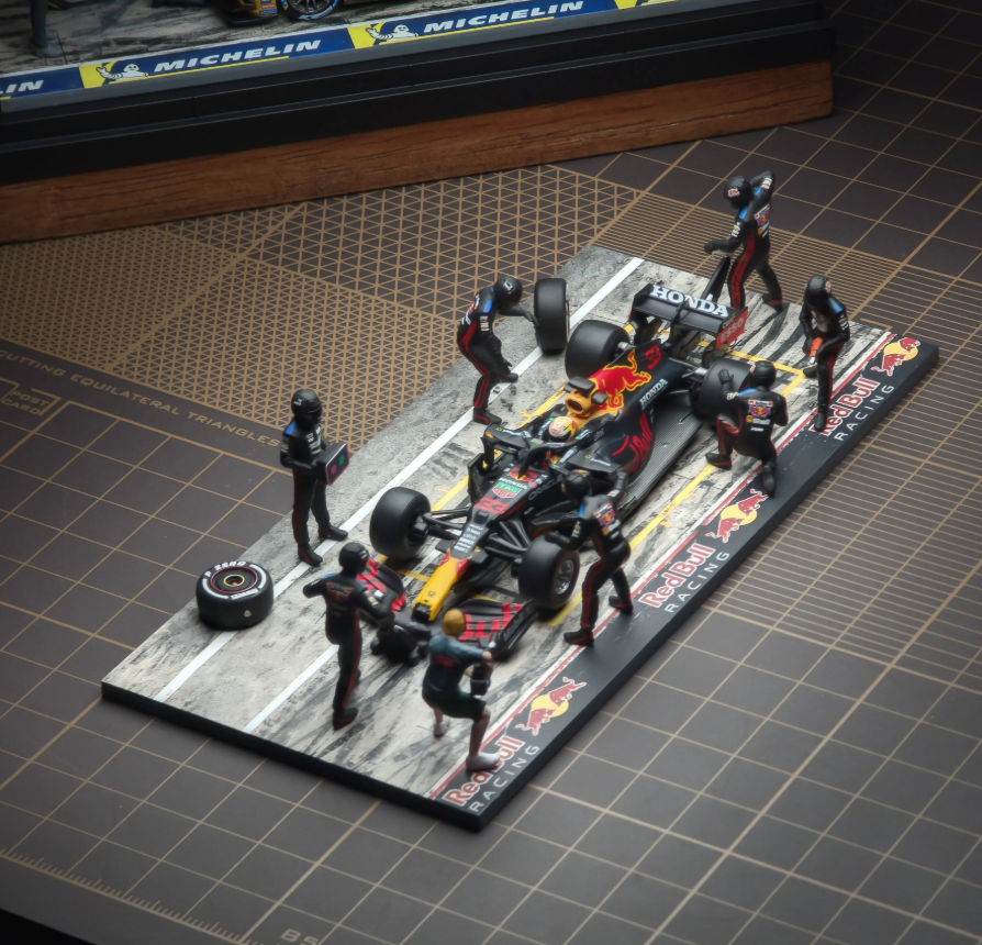 PRESAY 1/64 Racing Pit Garage Diorama Red Bull Figures Set
