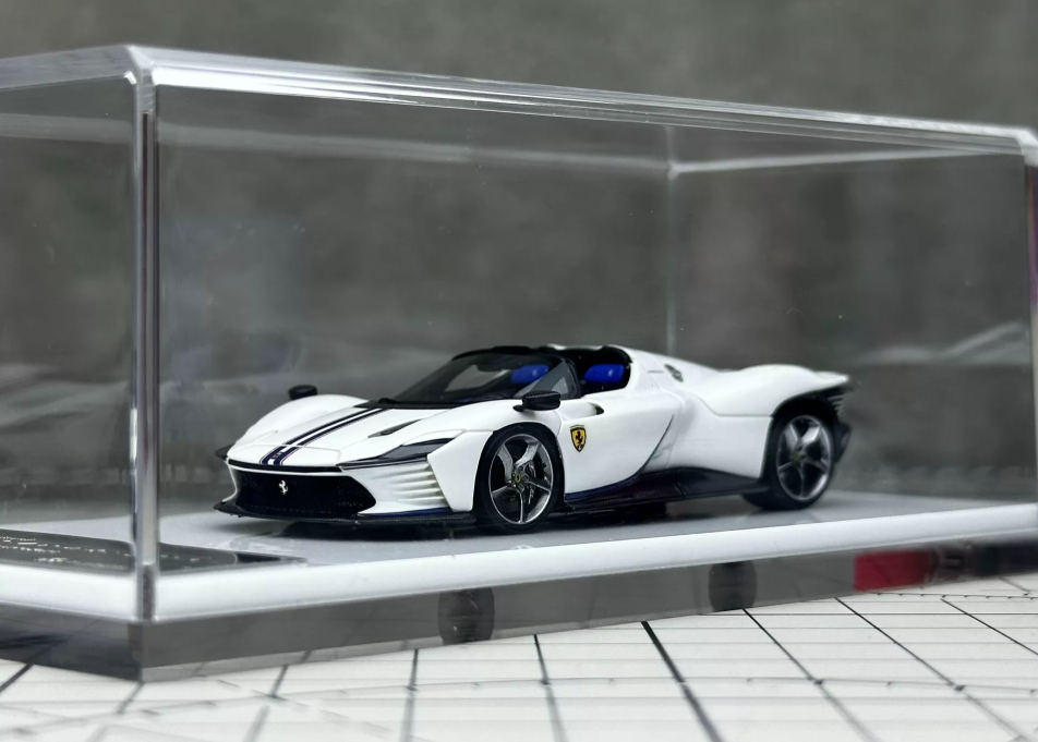 Fuelme TOC Drakhy 1/64 Ferrari Daytona SP3 Bianco King Blue LE199