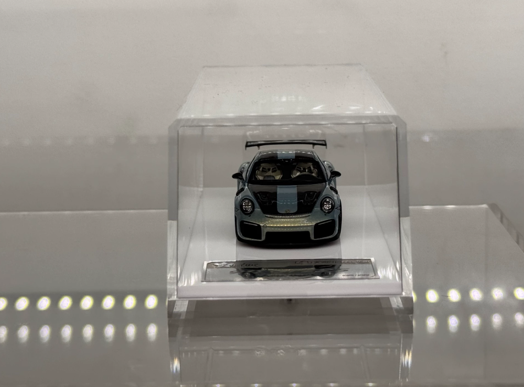 Fuelme 1/64 Porsche 911 GT2 RS Urban Bamboo Model