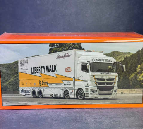 GCD 1/64 Mitsubishi Fuso Super Great Liberty Walk Lightning Gullwing