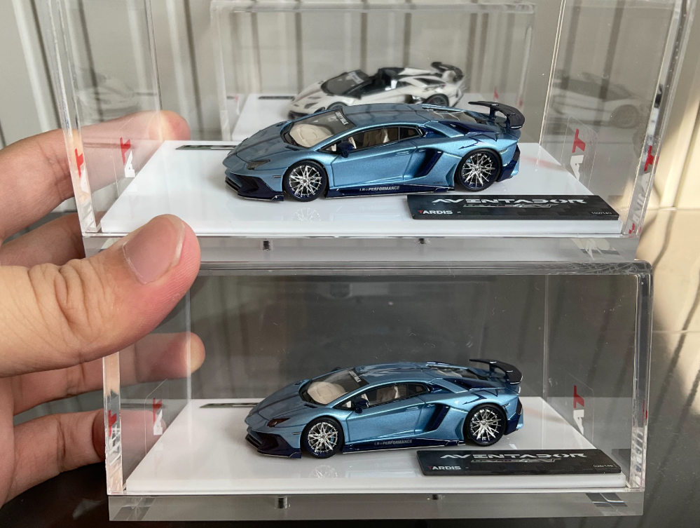 Tardis 1/64 Lamborghini Aventador LP750-4 SV Ice Blue Carbon