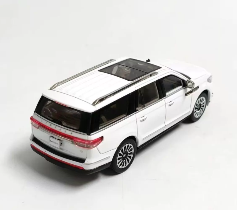 WTX 1/64 2022 Lincoln Navigator LWB Alloy Model White