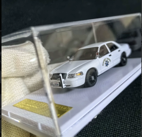 Rollin 1/64 CHP Ford Crown Victoria Polar Bear White Chase