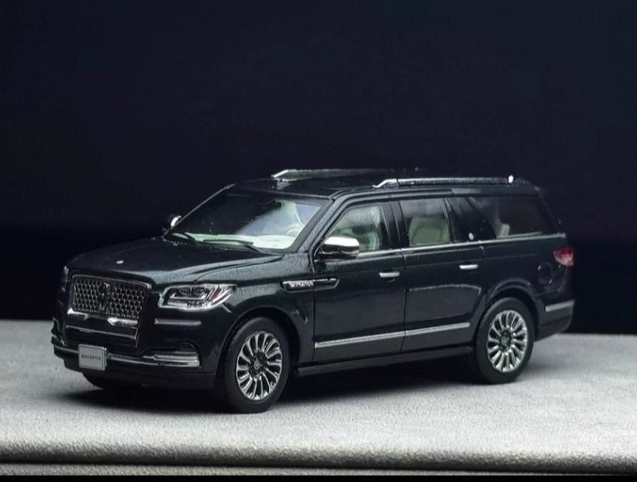 WTX 1/64 2022 Lincoln Navigator LWB Alloy Manhattan Green Metallic
