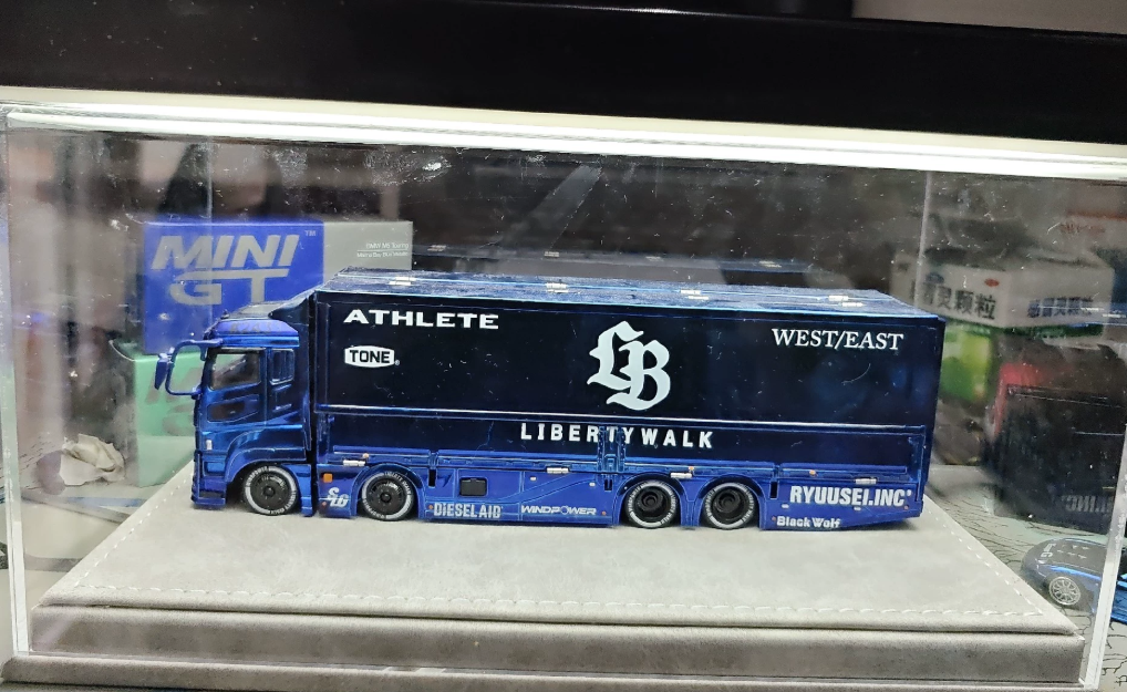 GCD 1:64 Mitsubishi Fuso Super Great LBWK Electroplate Blue Ltd Ed