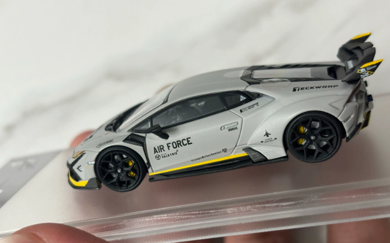 King Model 1:64 Lamborghini Huracan DarwinPRO Lilith Air Force Grey Diecast Car