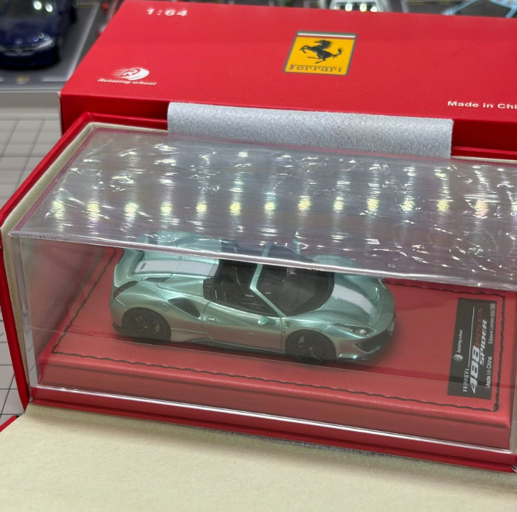 Rotating Wheel 1/64 Ferrari 488 Pista Spider Gem Green Limited 399