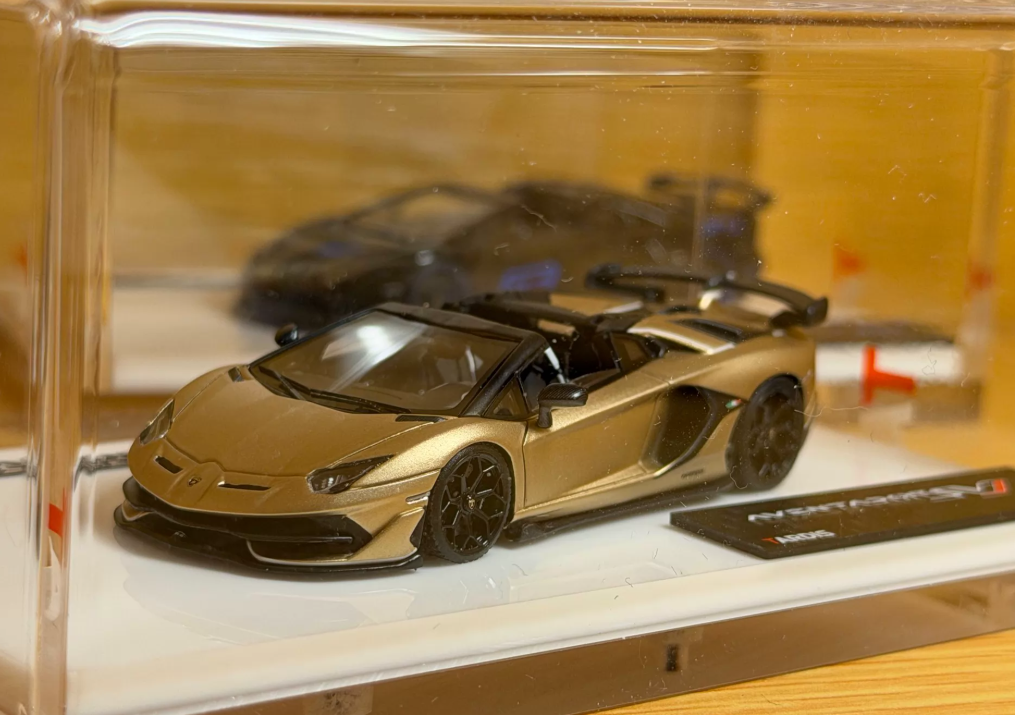 Tardis 1/64 Lamborghini Aventador SVJ Roadster Bronzo Zenas Model