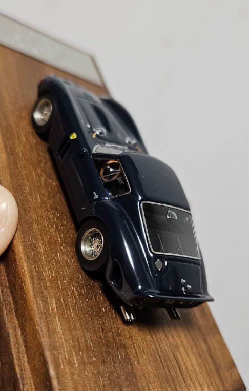 SCM MY64 1:64 Ferrari 250 GTO Midnight Blue Wood Base Resin Model