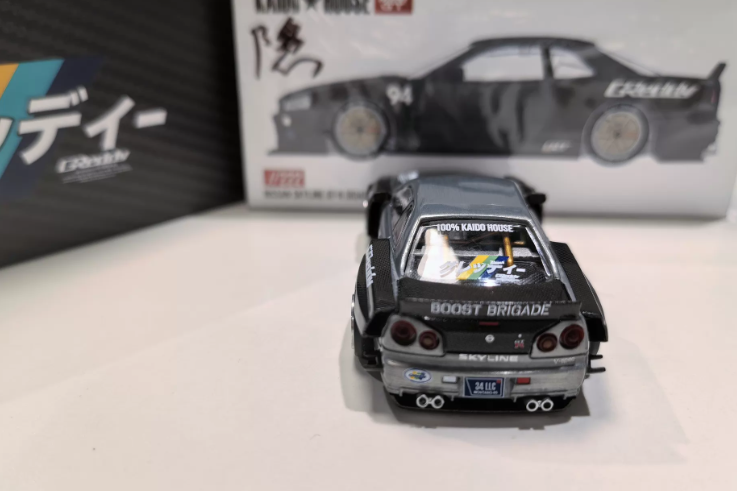 MINI GT 222 Kaido House Skyline GT-R R34 GReddy V2 Chase 1/64