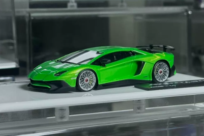 Tardis 1/64 Lamborghini Aventador LP750-4 SV AW Green 33 Custom