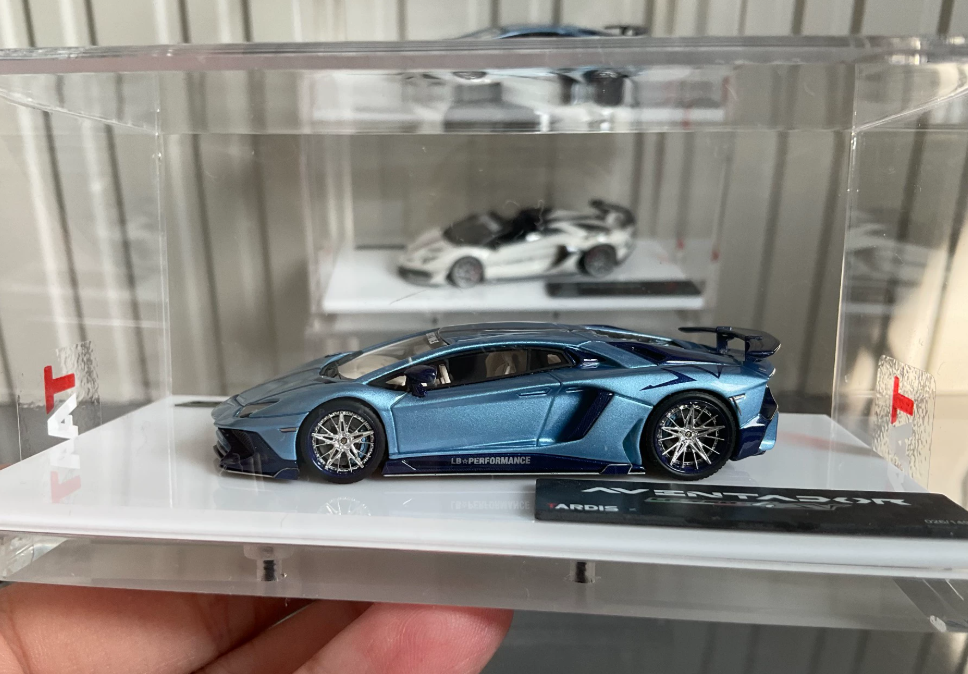 Tardis 1/64 Lamborghini Aventador LP750-4 SV Ice Blue Carbon