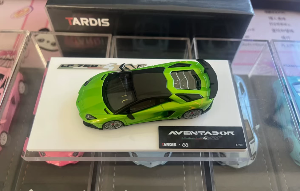 Tardis 1/64 Lamborghini Aventador LP750-4 SV 33 Custom Green