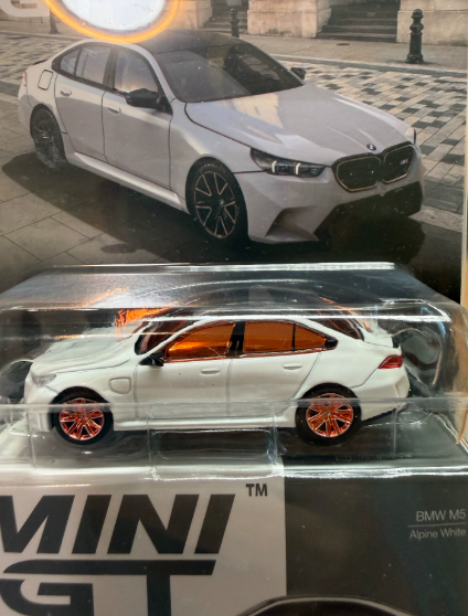 MINI GT 1092 BMW M5 Alpine White Blister Chase 1/64
