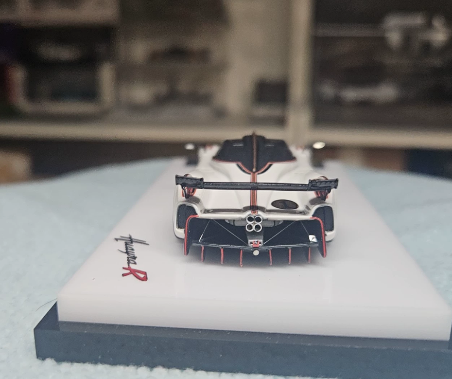 DMY 1/64 Pagani Huayra R White Copper Livery